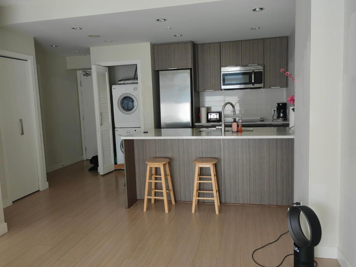 Lovely 1 Bedroom Condo Victoria Exterior foto